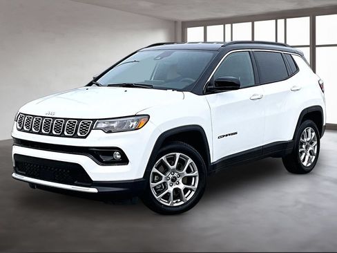 Used 2025 Jeep Compass Limited AWD/4WD image 2