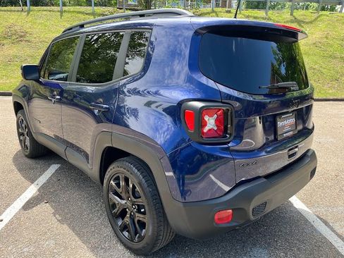 Used 2018 Jeep Renegade Altitude AWD/4WD image 34