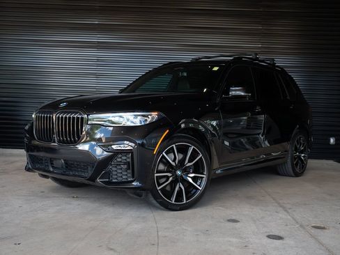 Used 2021 BMW X7 xDrive40i w/ M Sport Package AWD/4WD image 1