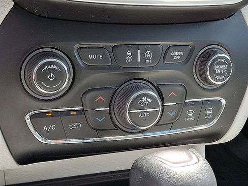 Used 2021 Jeep Cherokee Limited AWD/4WD image 18