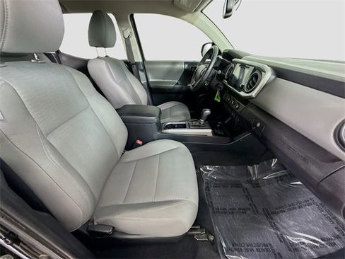 Certified 2017 Toyota Tacoma SR5 image 25
