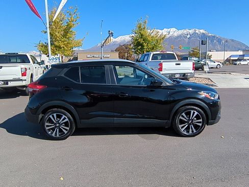 Used 2020 Nissan Kicks SV image 2