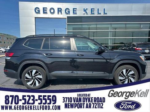 Used 2025 Volkswagen Atlas SE FWD image 1
