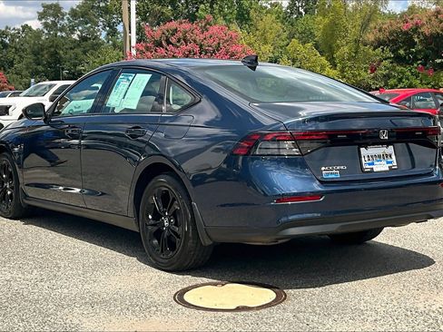Used 2025 Honda Accord SE image 12