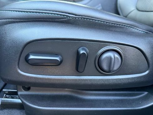 Used 2023 Chevrolet Bolt LT w/ Infotainment Package FWD image 19