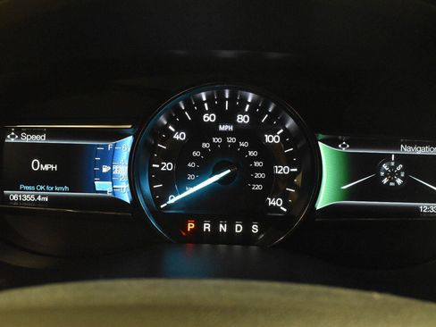 Used 2018 Ford Explorer XLT w/ Equipment Group 202A AWD/4WD image 22