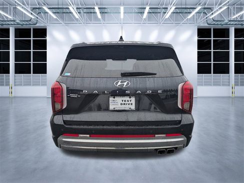 Used 2023 Hyundai Palisade Calligraphy image 5