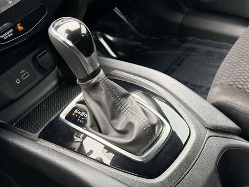 Used 2021 Nissan Rogue Sport S image 22