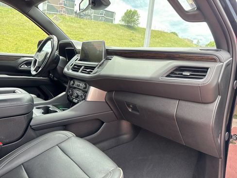 Used 2024 Chevrolet Tahoe Premier AWD/4WD image 28