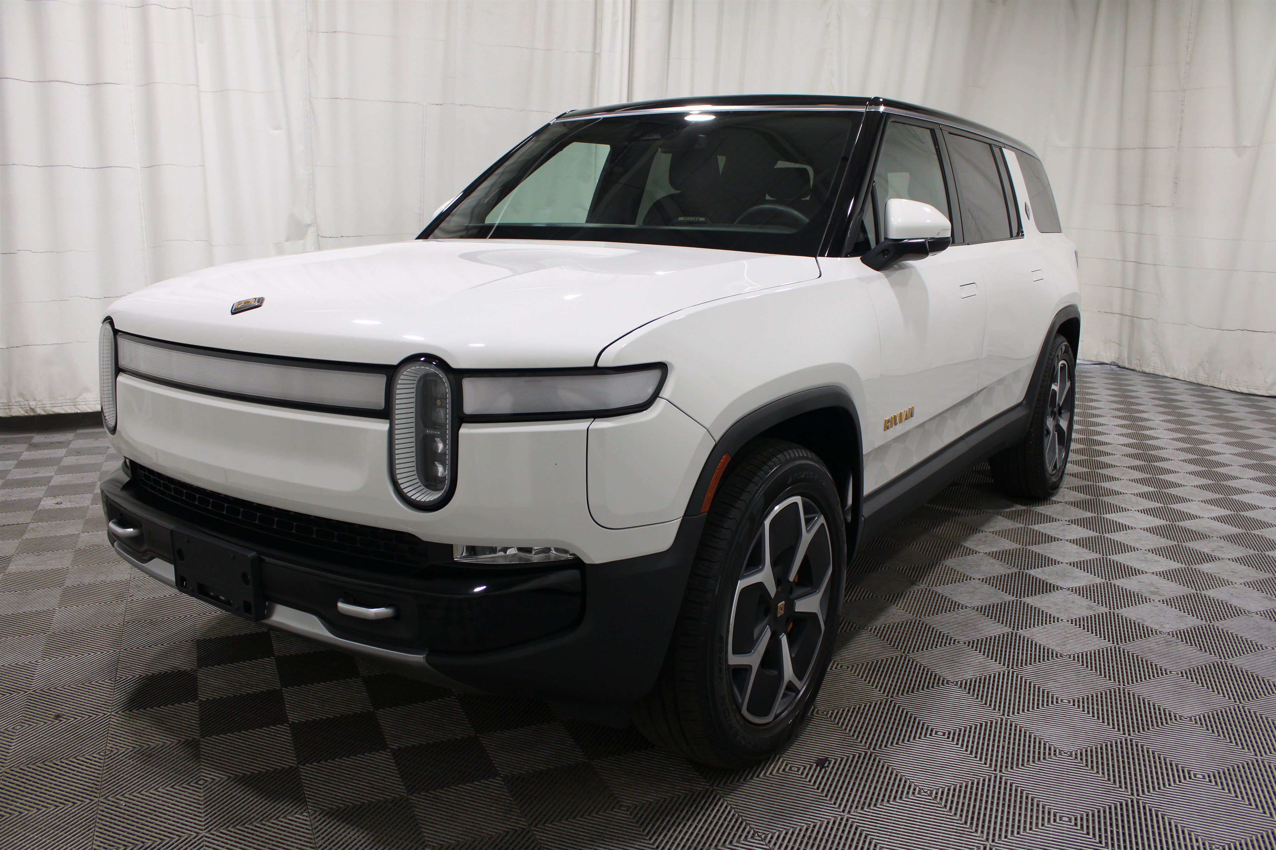 Used 2024 Rivian R1S Adventure Quad AWD/4WD image 33