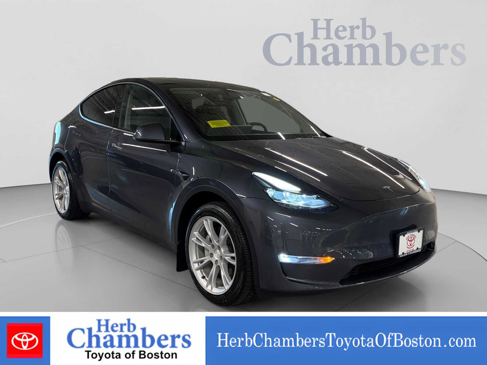 Used 2024 Tesla Model Y Long Range AWD/4WD image 1