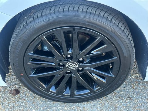 Used 2024 Toyota Camry SE image 10