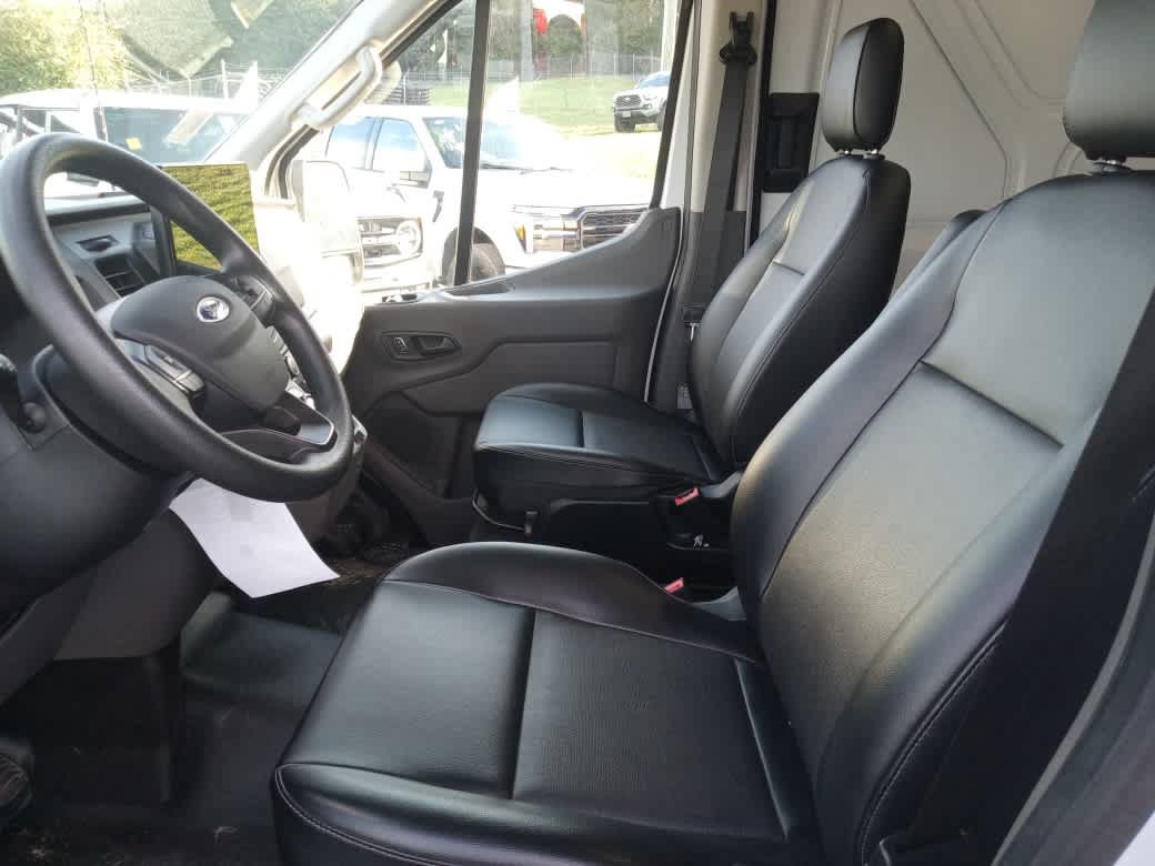 Used 2023 Ford E-Transit 148 High Roof Extended RWD image 12