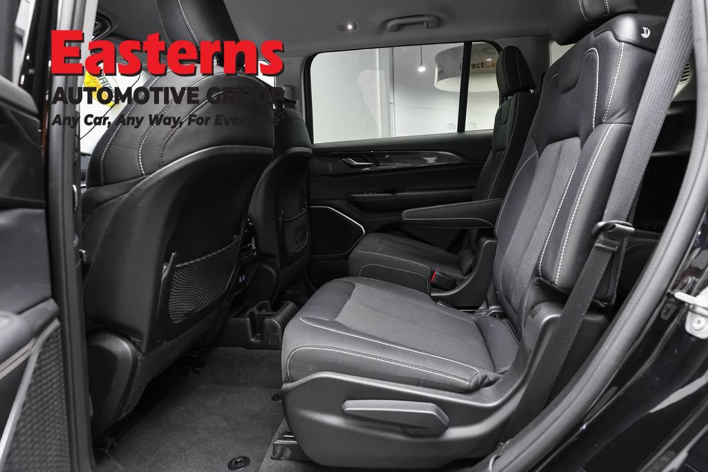 Used 2022 Jeep Grand Cherokee L Laredo w/ Luxury Tech Group I AWD/4WD image 22