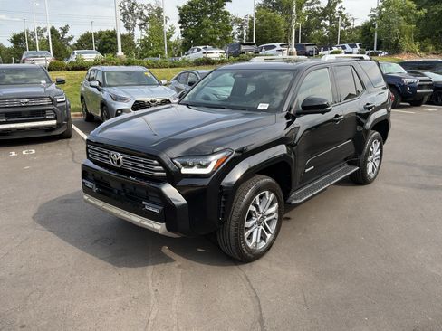 Used 2025 Toyota 4Runner Limited AWD/4WD image 3