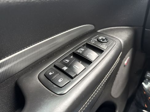 Used 2018 Dodge Durango SRT w/ Technology Group AWD/4WD image 30