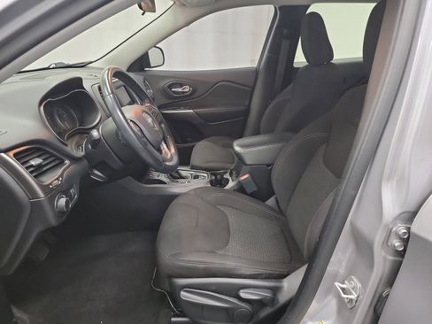 Used 2020 Jeep Cherokee Latitude w/ Cold Weather Group image 12