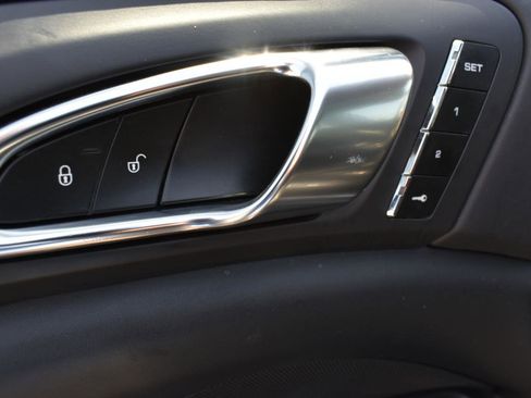 Used 2015 Porsche Cayenne Turbo image 43