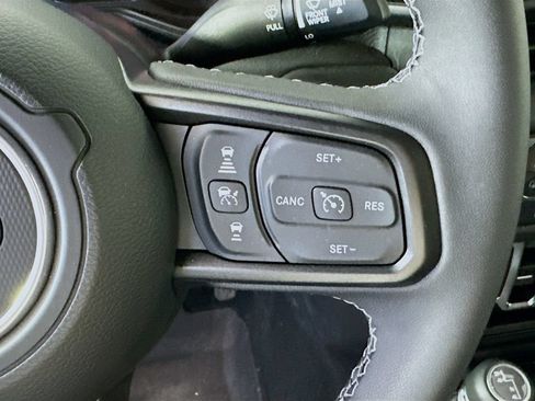 Used 2025 Jeep Gladiator Sport AWD/4WD image 25