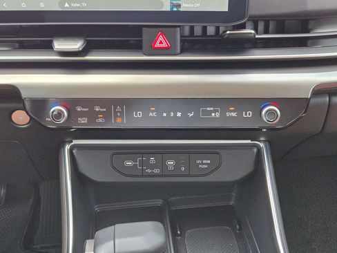 New 2026 Kia Carnival SX w/ SX Dark Edition Package FWD image 16