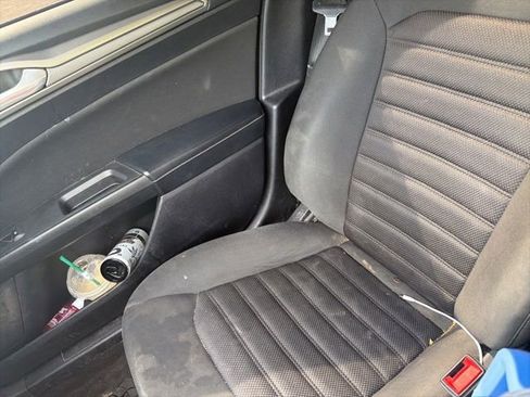 Used 2019 Ford Fusion SE FWD image 13