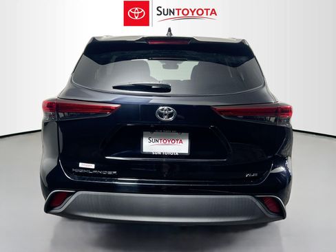 Used 2020 Toyota Highlander XLE FWD image 5