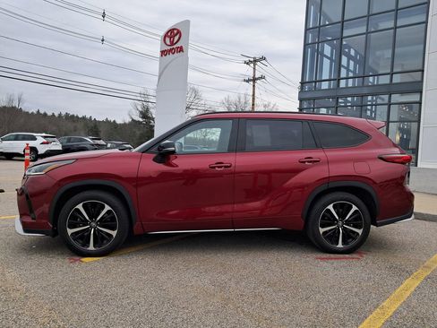 Used 2022 Toyota Highlander XSE image 2