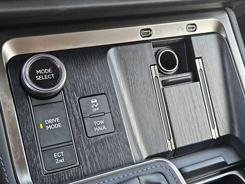 Used 2024 Lexus GX 550 w/ Accessory Package (2T) AWD/4WD image 28
