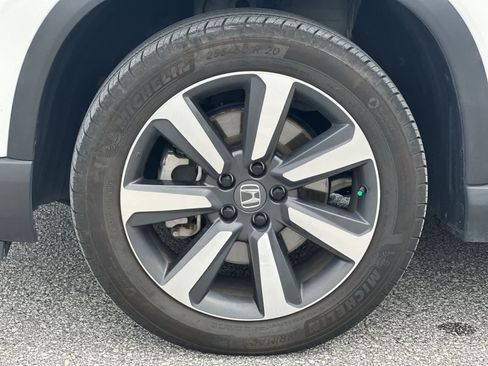Used 2025 Honda Pilot Touring image 12