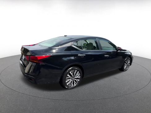 Used 2025 Nissan Altima 2.5 SV FWD image 15
