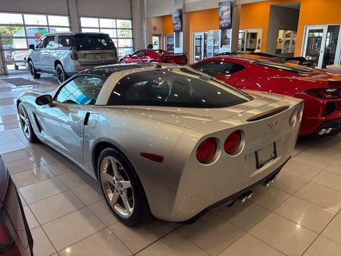 Used 2005 Chevrolet Corvette Coupe w/ Preferred Equipment Group RWD image 5