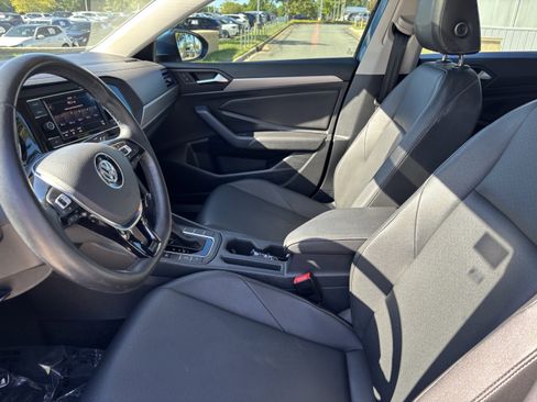 Used 2019 Volkswagen Jetta SE w/ Cold Weather Package image 16