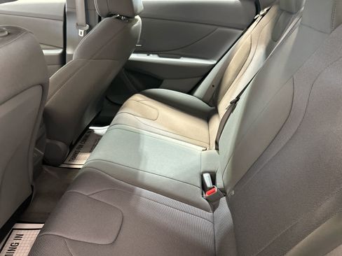 Used 2026 Hyundai Elantra SE FWD image 5