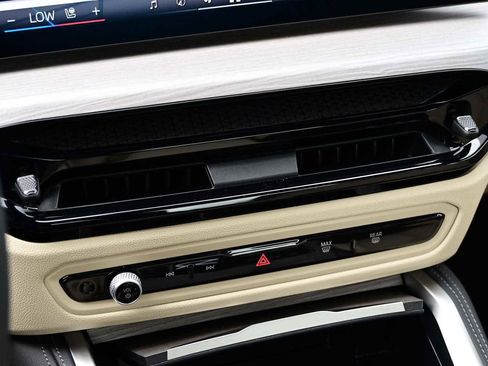 Used 2025 BMW 430i Coupe w/ M Sport Package image 16