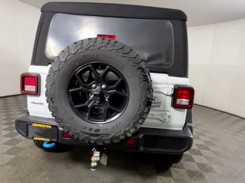 Used 2024 Jeep Wrangler Unlimited AWD/4WD image 6