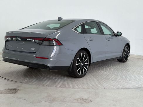 Used 2025 Honda Accord Touring image 9