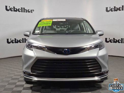 Certified 2024 Toyota Sienna XLE FWD image 2