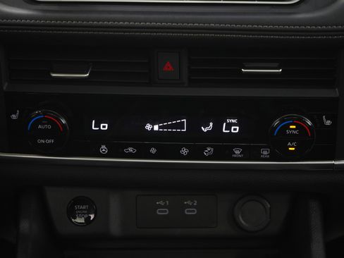 Used 2024 Nissan Rogue SV w/ SV Premium Package image 19