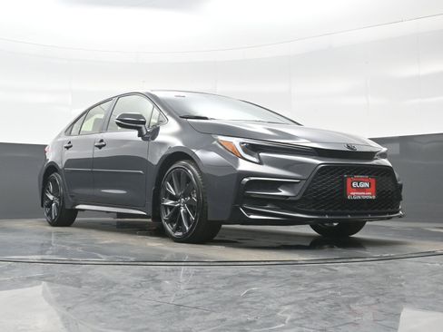 Used 2025 Toyota Corolla SE w/ SE Premium Package image 26