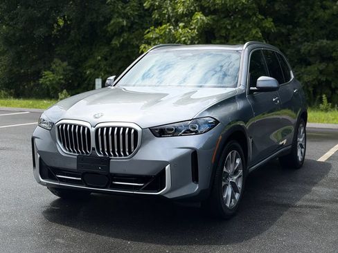 Certified 2026 BMW X5 xDrive40i w/ Parking Assistance Package AWD/4WD image 1