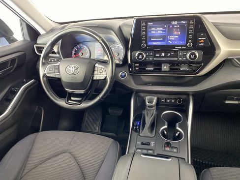 Used 2020 Toyota Highlander LE w/ Protection Package #3 AWD/4WD image 13