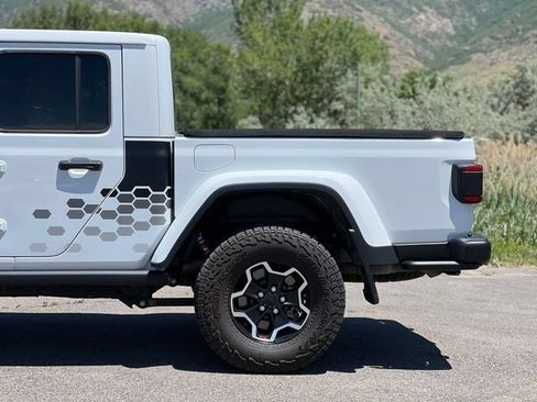 Used 2021 Jeep Gladiator Rubicon w/ Dual Top Group AWD/4WD image 7