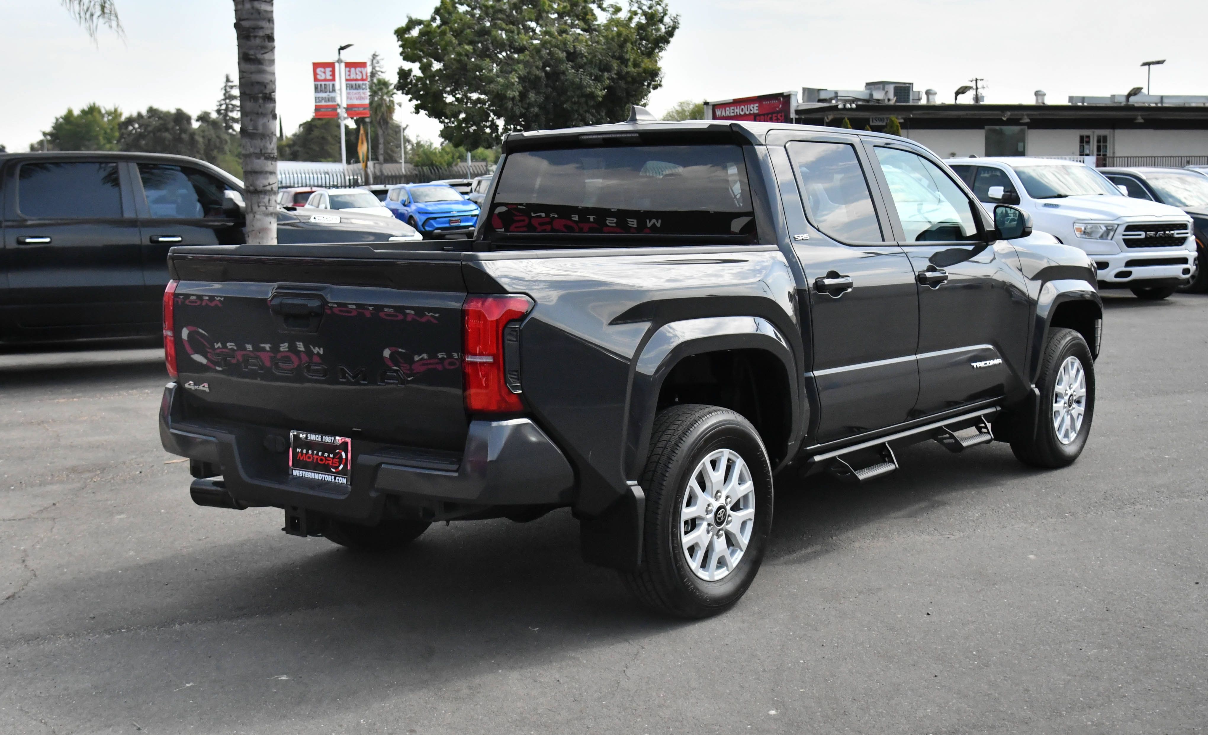Used 2025 Toyota Tacoma SR5 AWD/4WD image 8