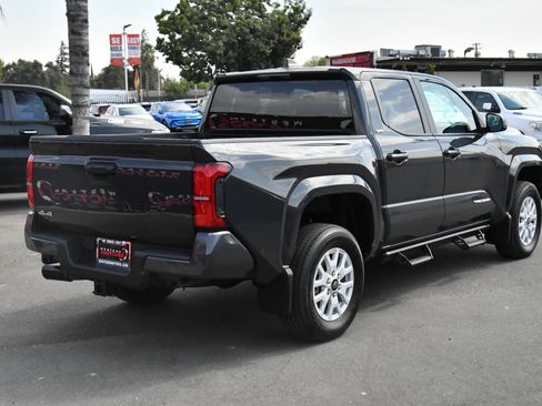 Used 2025 Toyota Tacoma SR5 AWD/4WD image 8