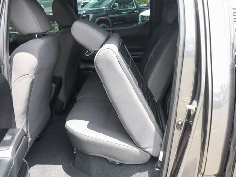 Used 2019 Toyota Tacoma TRD Sport AWD/4WD image 41
