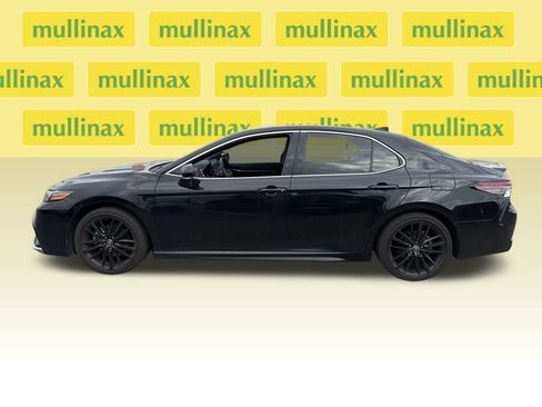 Used 2022 Toyota Camry XSE image 5