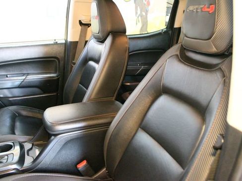 Used 2022 GMC Canyon AT4 w/ Driver Alert Package AWD/4WD image 17