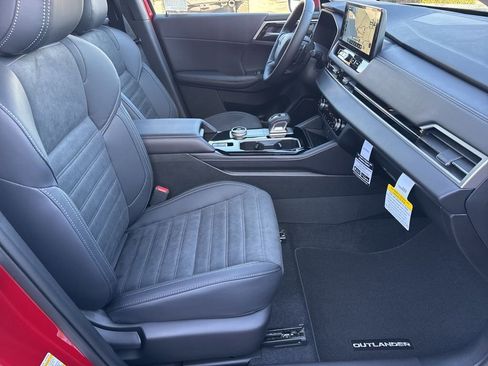 New 2026 Mitsubishi Outlander SE image 24