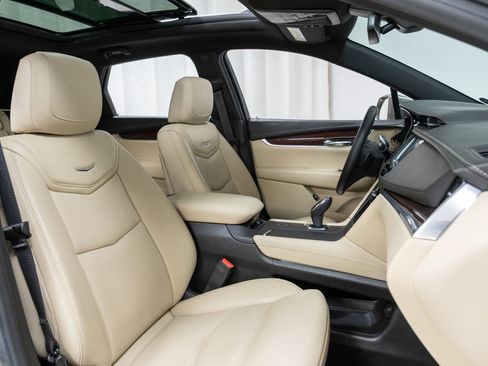 Used 2017 Cadillac XT5 Premium Luxury image 22