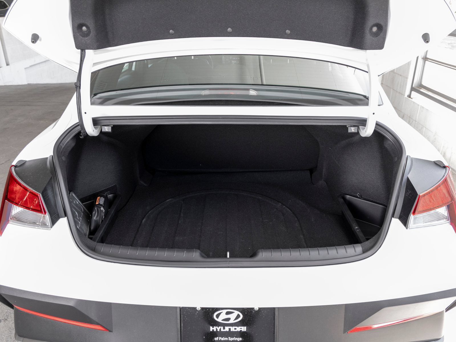 Used 2025 Hyundai Elantra Sport FWD image 21